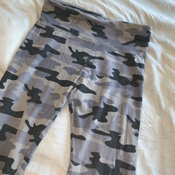 Girls Gray Camo Leggings from Justice - Picture 3 of 4